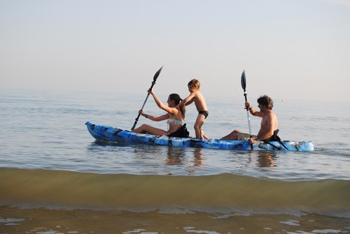 kayak assis sur le dessus Kayak_sit_on_top.jpg